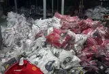 Tạm giữ gần 4.000 bộ quần áo nghi giả nhãn hiệu