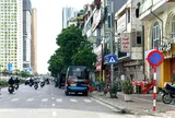 Bến cóc “náo loạn” đường Vũ Trọng Khánh