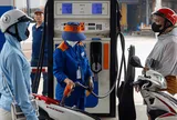 Giá xăng E10RON95-III giảm 837 đồng/lít từ chiều nay