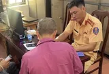Xử lý nghiêm lái xe buýt sử dụng điện thoại trong khi lái xe