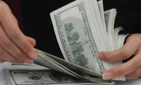 Tỷ giá USD hôm nay 10/10: thị trường tự do tăng, ngân hàng giảm sâu