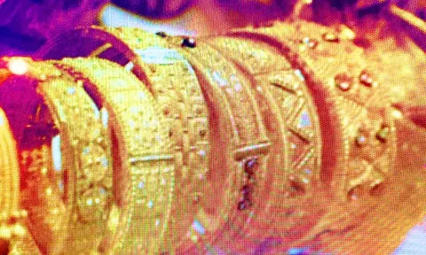 Giá vàng hôm nay 15/10: đảo chiều tăng, nhẫn áp sát mốc 84 triệu đồng/lượng