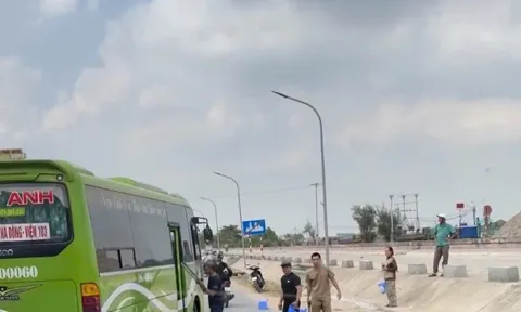 Nam Định: mâu thuẫn trong kinh doanh, lái và phụ xe khách bị đánh trọng thương