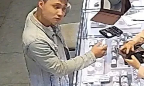 Vờ hỏi mua nhẫn kim cương để trộm cắp