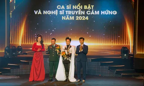 Tùng Dương được vinh danh 'Ca sĩ nổi bật năm 2024' của Bộ VHTTDL