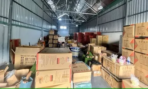 Long An: Phát hiện hơn 3,3 tấn hàng hóa không rõ nguồn gốc