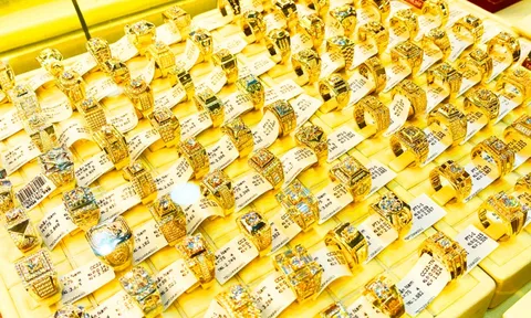 Giá vàng hôm nay 26/5: giảm mạnh ngay đầu phiên
