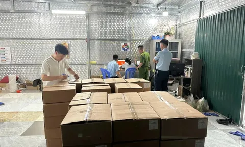 Kiểm tra bên trong Công ty Ngân Korea, phát hiện hơn 5.000 sản phẩm mỹ phẩm nhập lậu