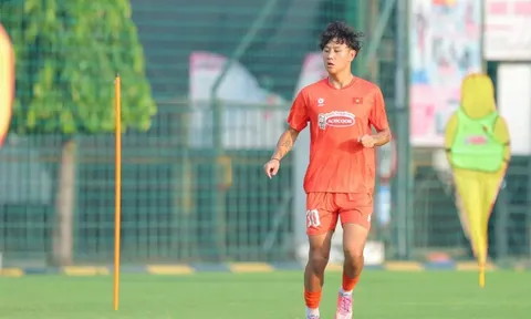 Tiền đạo Việt kiều Bùi Alex nói gì khi khoác áo U22 Việt Nam?