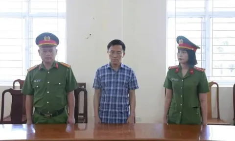 Hà Tĩnh: Chủ tịch xã để 210 tấn xi măng hư hỏng