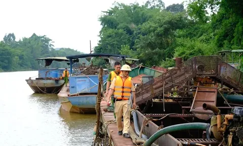 Lâm Đồng: xác minh 27 thuyền hút cát vắng chủ trên sông Đồng Nai