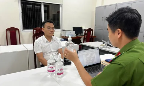 Một Phó Chủ tịch UBND thị trấn ở Hà Nội sản xuất hàng giả