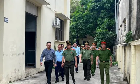 Giám đốc Công an TP Hà Nội trực tiếp kiểm tra hoạt động sản xuất, kinh doanh tại xã La Phù