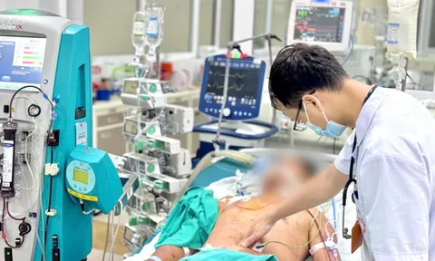 Sau khi ăn tiết canh, nam thanh niên nguy kịch tính mạng