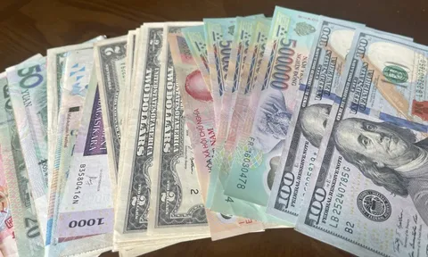 Tỷ giá USD hôm nay 8/7: thị trường tự do tăng, ngân hàng giảm