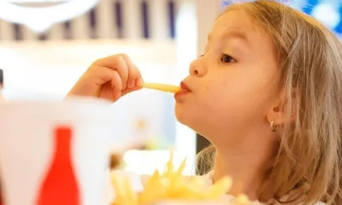 Điểm mặt những thực phẩm gây hại cho trẻ dậy thì
