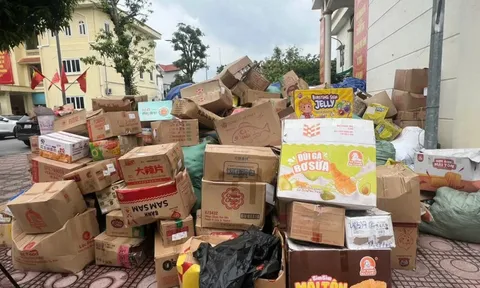 Hà Nội: 50 hộ kinh doanh ở La Phù tự giao nộp 25 tấn hàng giả, kém chất lượng