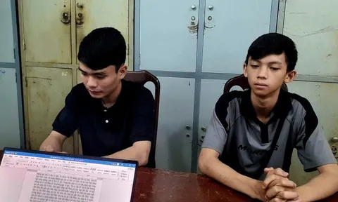 Khởi tố, bắt tạm giam 2 đối tượng dùng hung khí tấn công người tại quán nhậu