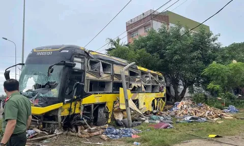 Khởi tố, bắt tạm giam tài xế vụ lật xe khách 10 người chết ở Hà Tĩnh
