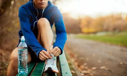 Làm sao để giữ cơ thể đủ nước và điện giải khi tập thể dục mùa hè?