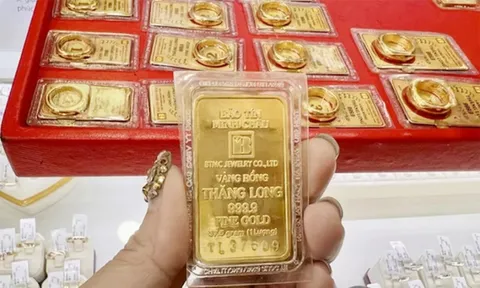 Giá vàng hôm nay 25/12: Vàng SJC và vàng nhẫn tăng chậm, neo ở ngưỡng rất cao