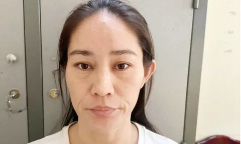 Bắt tạm giam người phụ nữ trộm cắp tiền ở cửa hàng sách