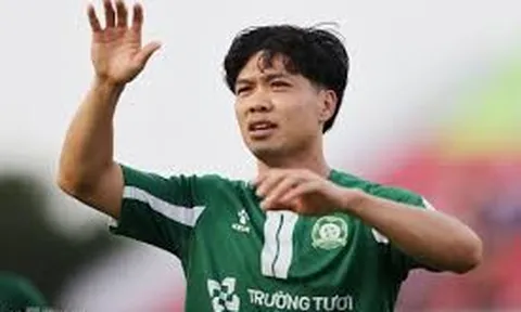 Công Phượng lọt đội hình tiêu biểu mùa giải 2024-2025