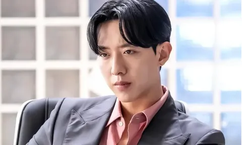 Nam thần Hàn Quốc lặng lẽ du lịch Hà Nội, tự quay video giữa phố cổ, fan Việt "vỡ òa"