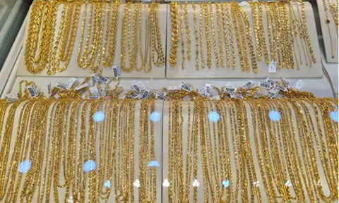 Giá vàng đầu tuần “bốc hơi” 1,4 triệu đồng/lượng, xuống đáy 1 tuần