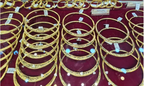 Giá vàng tăng 4,5 triệu đồng/lượng