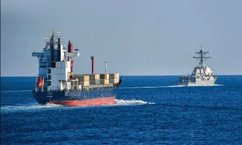 Tranh chấp phong tỏa eo biển Hormuz: Nguy cơ mới với kinh tế toàn cầu