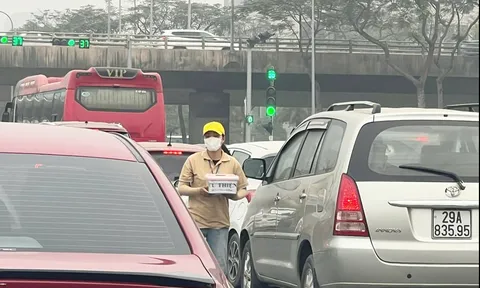 Tái diễn tình trạng xin tiền trên các tuyến đường, phố: Nguy cơ mất an toàn giao thông