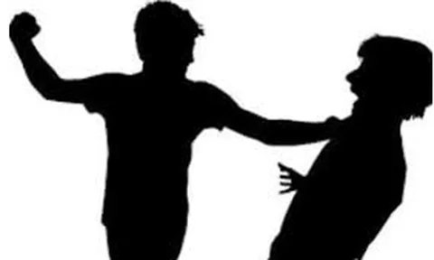Xô xát khi đón bạn gái ở trường, nam sinh trả giá 5 năm 6 tháng tù