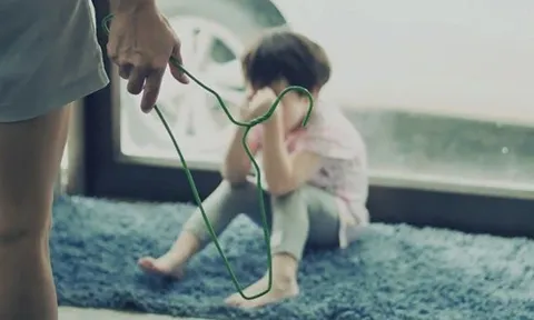 Đừng coi bạo hành trẻ em là chuyện riêng của gia đình