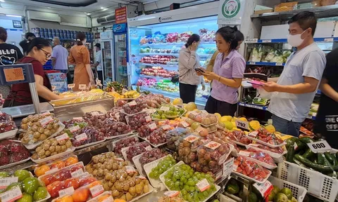 Chợ Hà Nội nhộn nhịp trong ngày Tết Đoan Ngọ