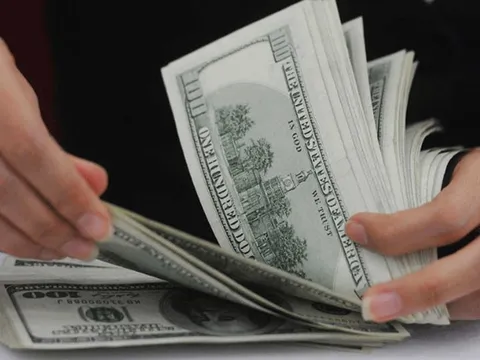 Tỷ giá USD hôm nay 10/10: thị trường tự do tăng, ngân hàng giảm sâu