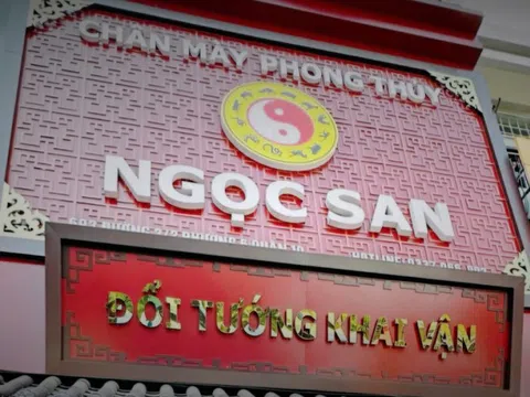 Chân mày phong thủy Ngọc San bị đình chỉ hoạt động 18 tháng