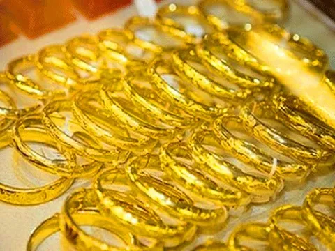 Giá vàng hôm nay 15/5: lao dốc thẳng đứng