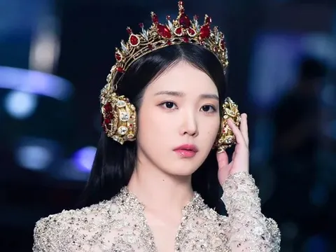 IU làm tạo bất ngờ cho người hâm mộ vào ngày sinh nhật
