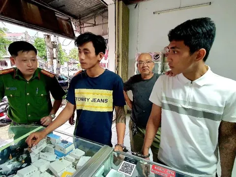 Tóm gọn 2 đối tượng đến nhà thờ khống chế người dân, cướp tài sản