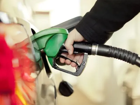 Giá xăng dầu hôm nay 21/5: cùng tăng