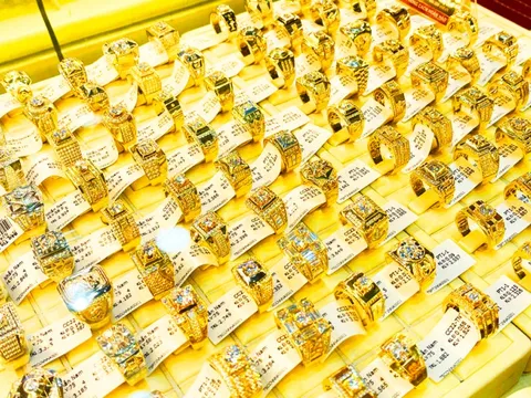Giá vàng hôm nay 26/5: giảm mạnh ngay đầu phiên