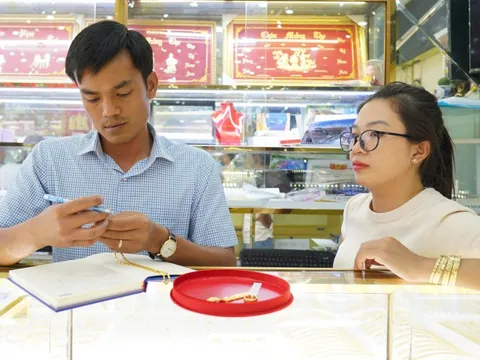 Quảng Ngãi: kiểm tra 30 mẫu vàng, phát hiện 4 mẫu vi phạm