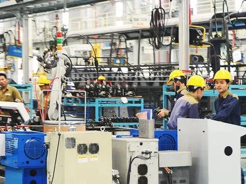 Kinh tế 5 tháng khởi sắc nhưng tiềm ẩn nhiều thách thức