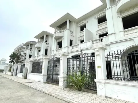 Nhà đầu tư “săn” tìm cơ hội ở thị trường thứ cấp, khi giá nhà liền thổ liên tục lập đỉnh