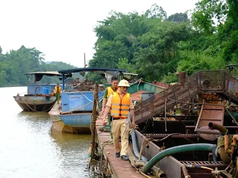 Lâm Đồng: xác minh 27 thuyền hút cát vắng chủ trên sông Đồng Nai
