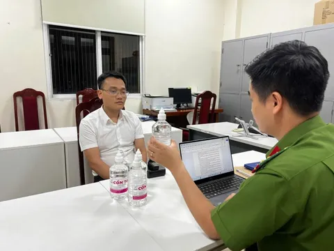 Một Phó Chủ tịch UBND thị trấn ở Hà Nội sản xuất hàng giả