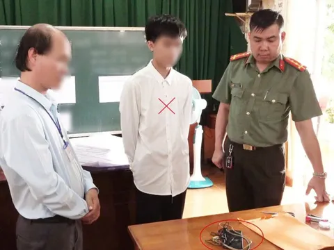 Khởi tố vụ án thí sinh dùng camera cúc áo, ChatGPT giải đề thi ngữ văn