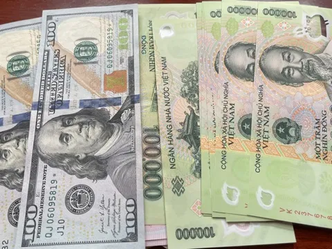 Tỷ giá USD hôm nay 3/7: thị trường tự do đảo chiều tăng mạnh