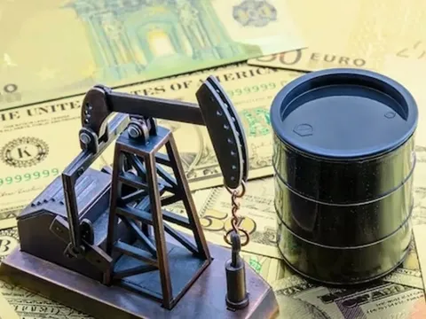 Giá xăng dầu hôm nay 7/7: giảm nhẹ do sức ép từ OPEC+